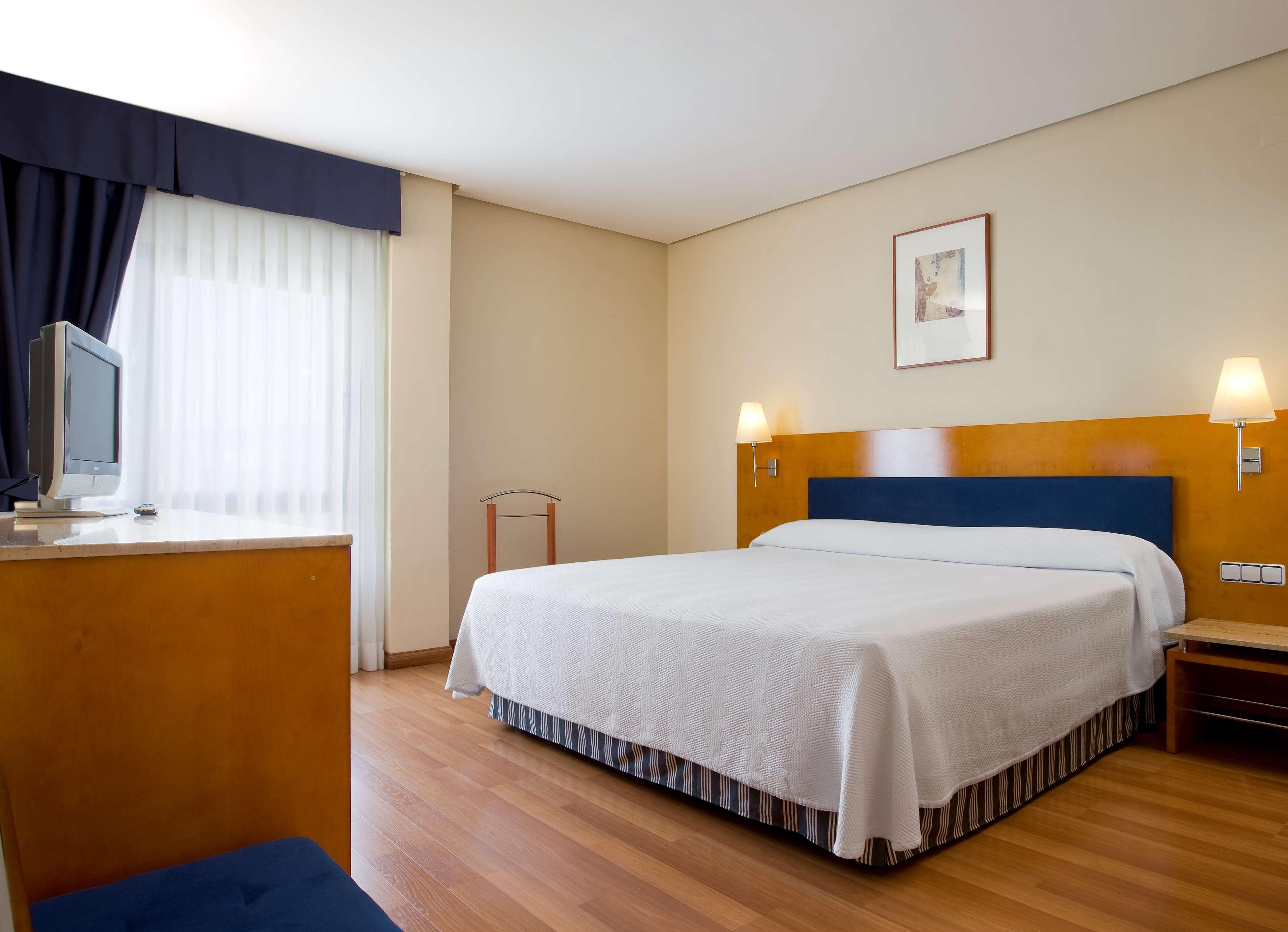 Nh Ciudad De Cuenca Hotel Cuenca  Luaran gambar