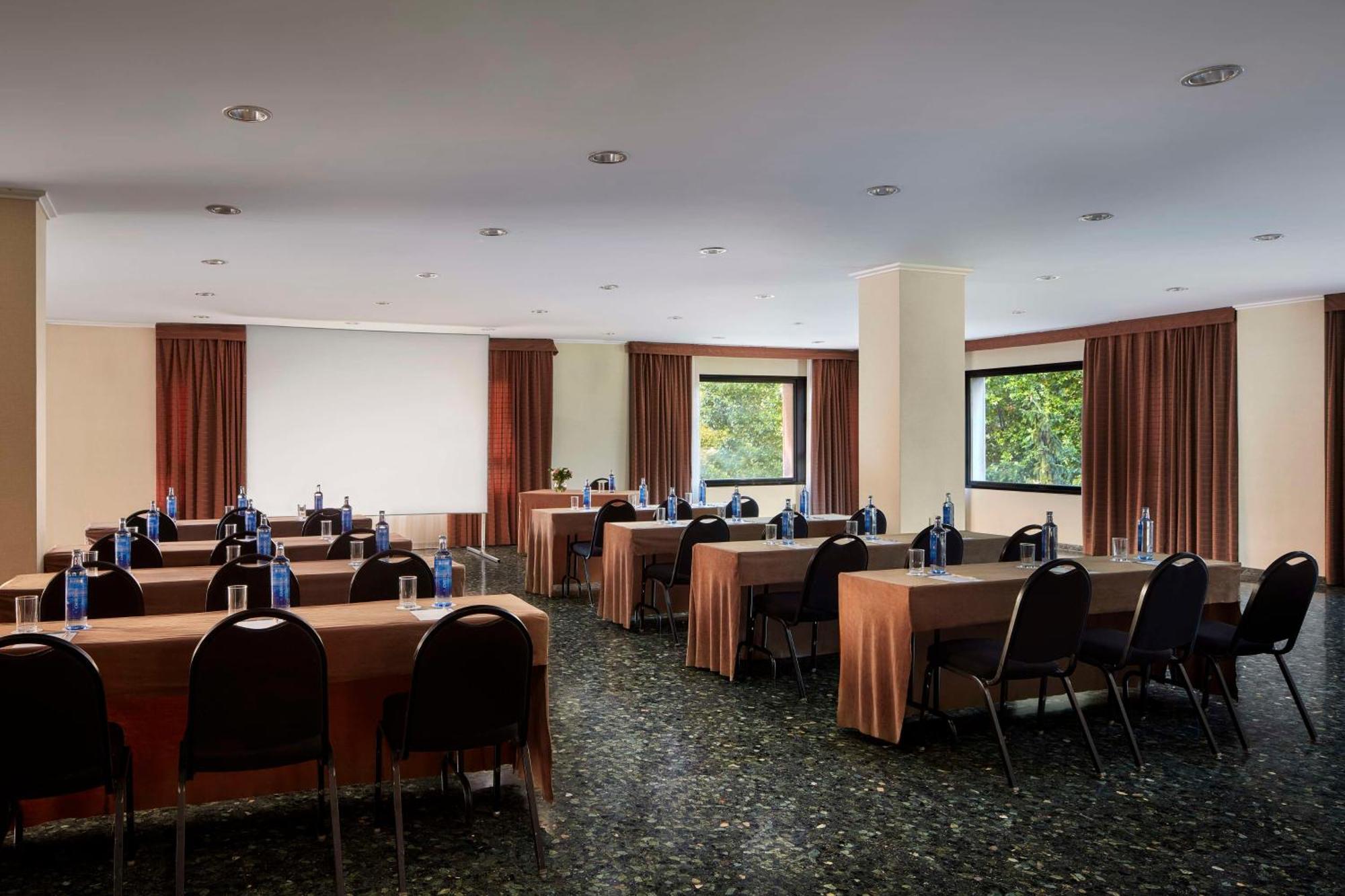 Nh Ciudad De Cuenca Hotel Cuenca  Luaran gambar