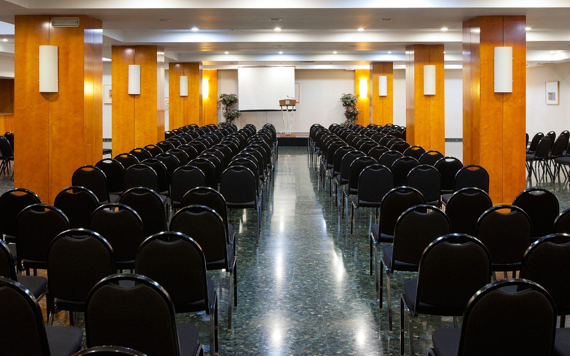 Nh Ciudad De Cuenca Hotel Cuenca  Luaran gambar