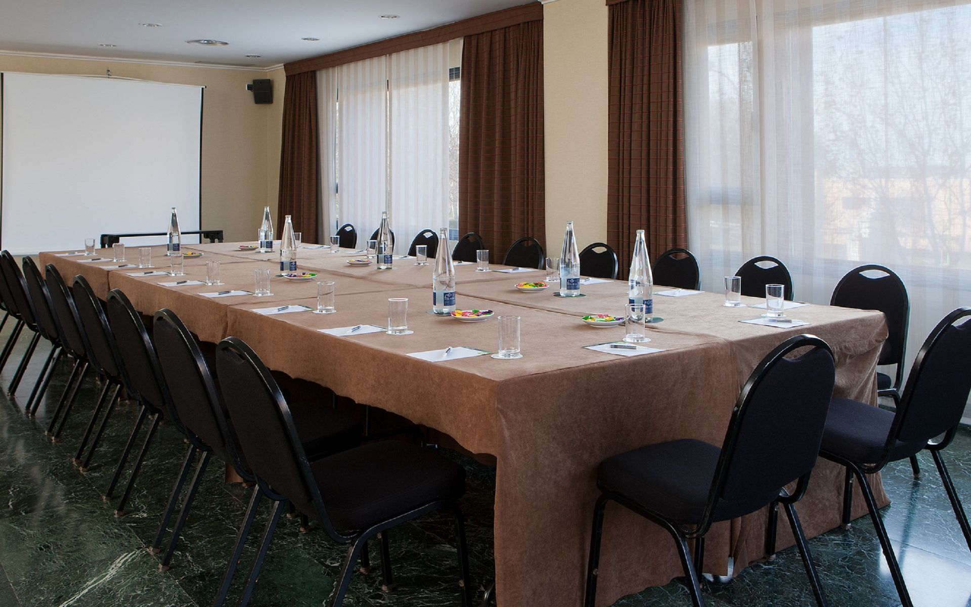 Nh Ciudad De Cuenca Hotel Cuenca  Luaran gambar