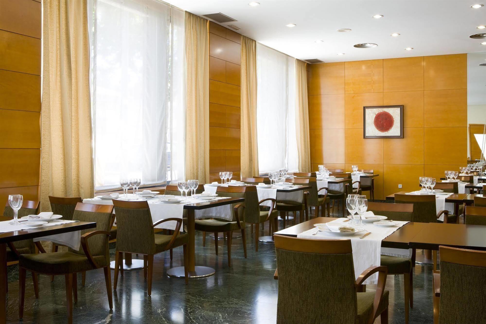 Nh Ciudad De Cuenca Hotel Cuenca  Restoran gambar