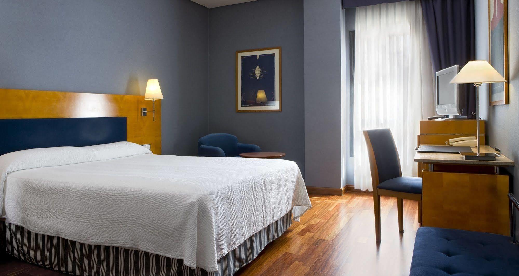 Nh Ciudad De Cuenca Hotel Cuenca  Luaran gambar